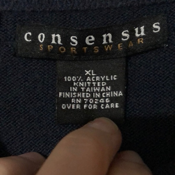 3/$20 Consensus Sportswear Mens Navy Crewneck Sweater - Picture 3 of 3